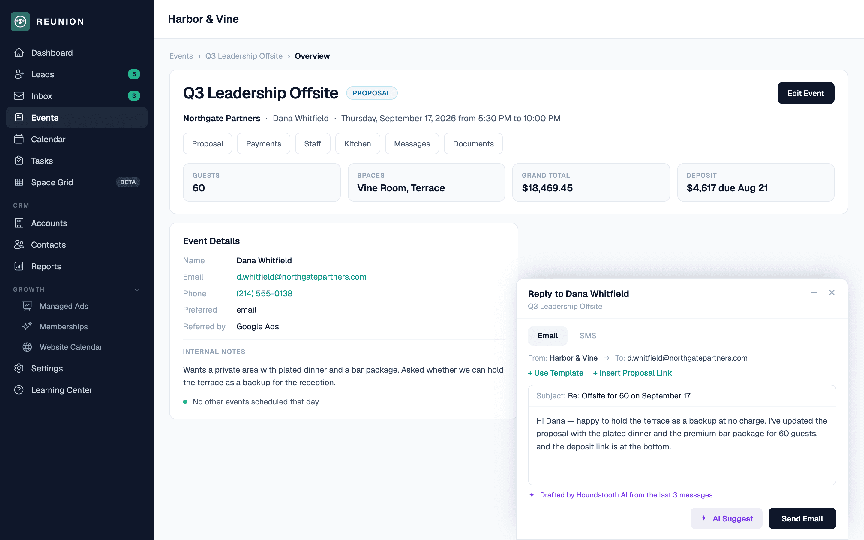 Reunion event workspace with client details and an AI-assisted reply